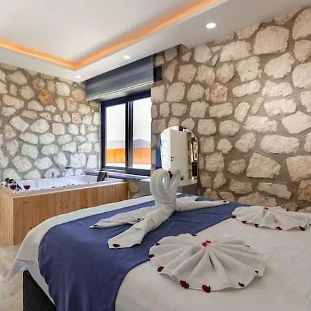Melisa Oezel Havuzlu Villa Kaş