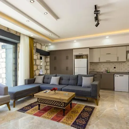 Melisa Oezel Havuzlu Villa