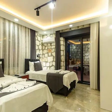 Melisa Oezel Havuzlu Vila Kaş